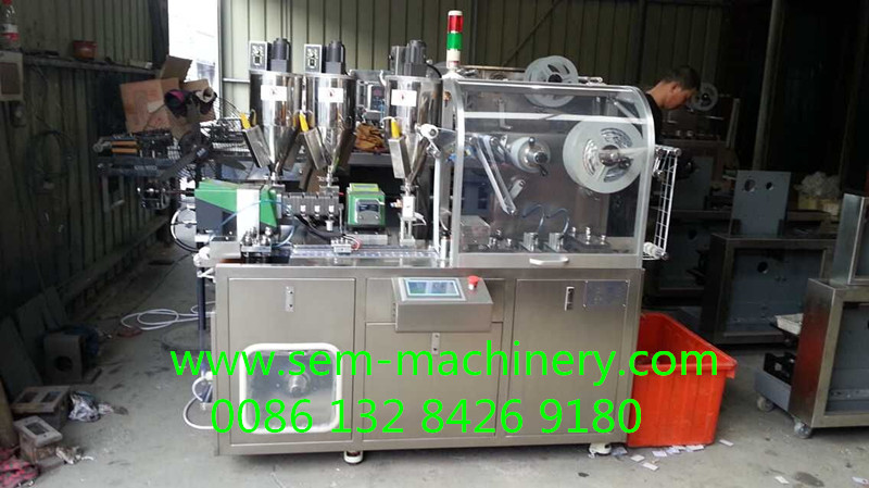 Automatic lip gloss liquid packing machine for cosometic