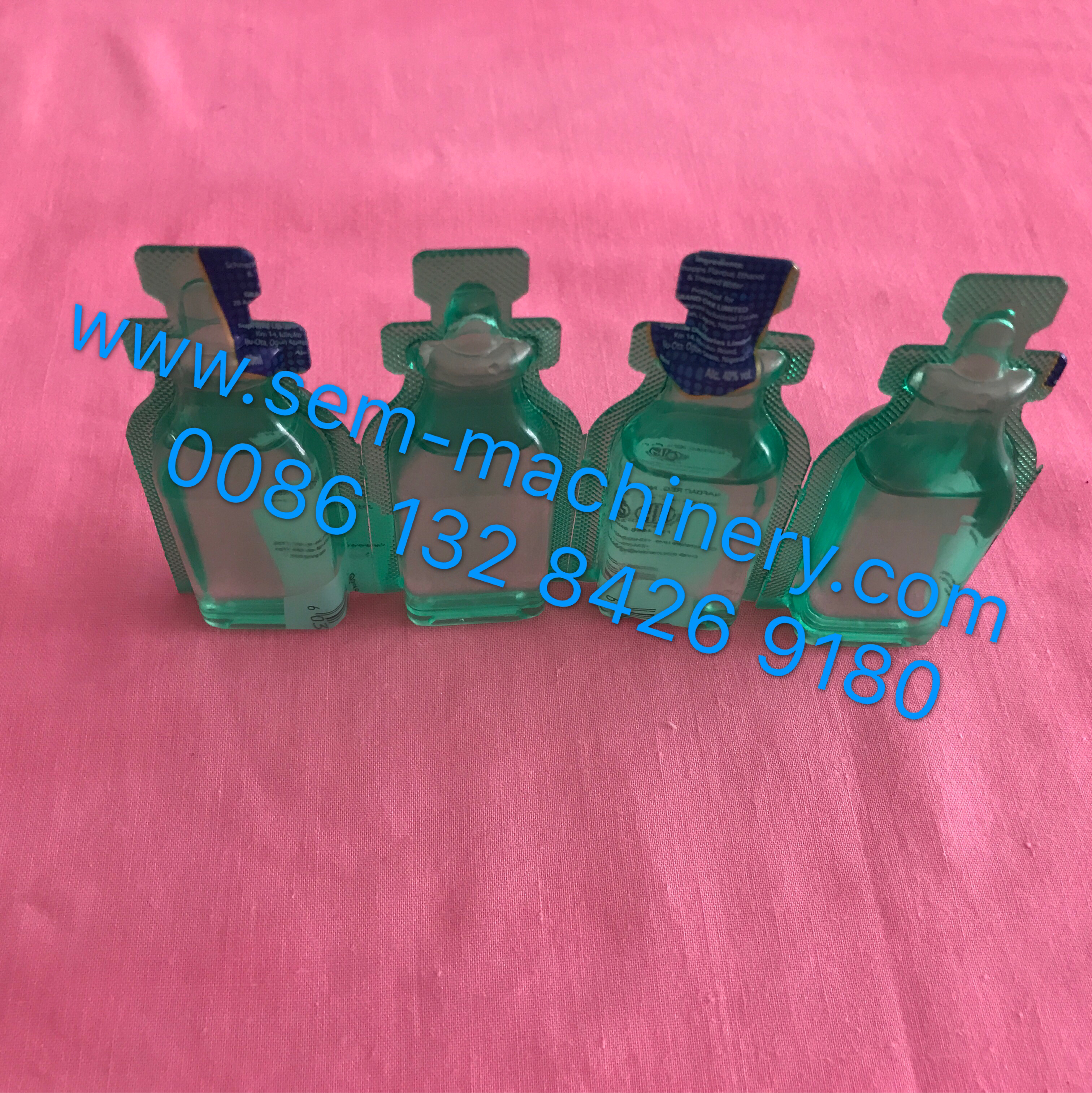 Automatic plastic bottle liquid filling sealing machine and labeling machine