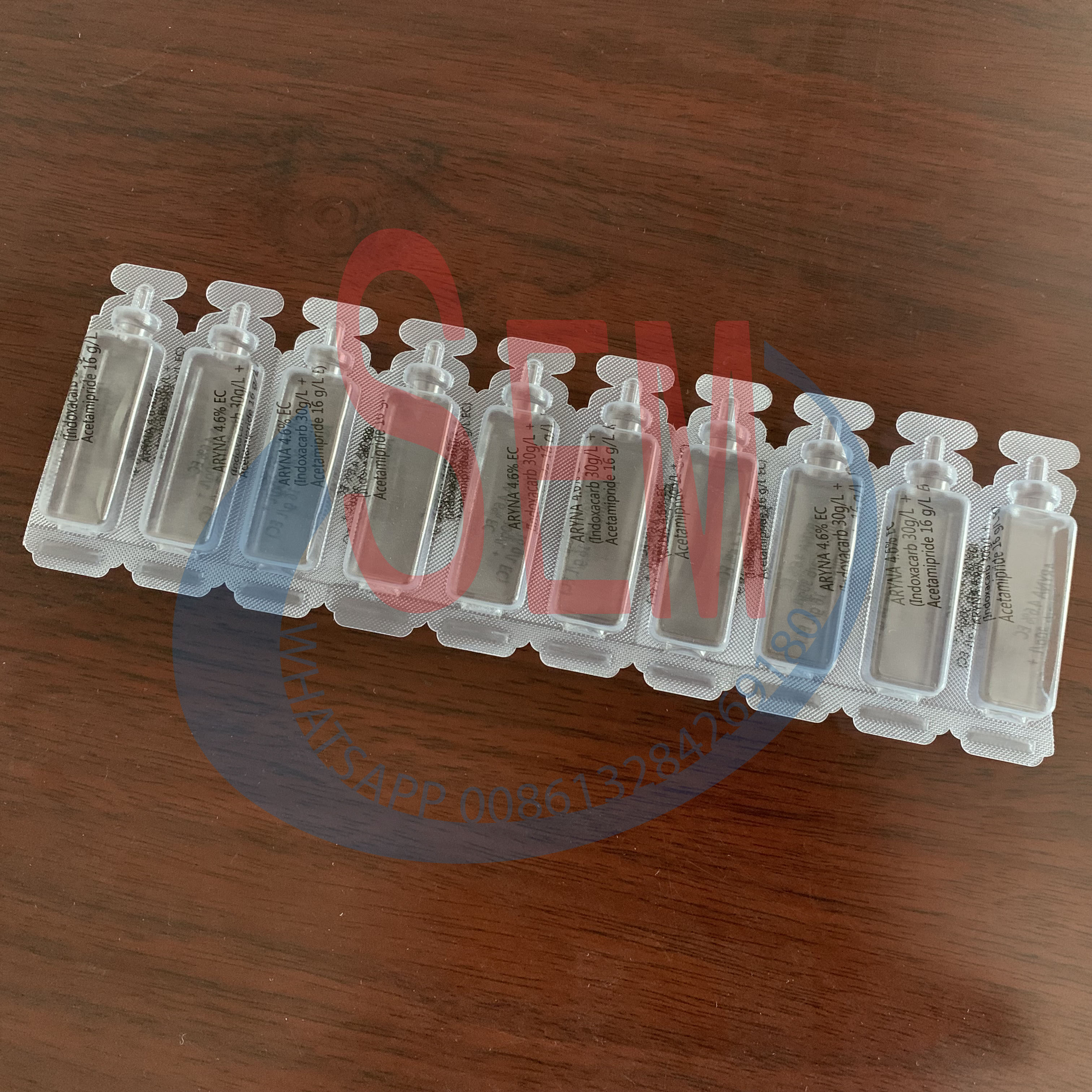 Automatic plastic bottle liquid filling sealing machine and labeling machine