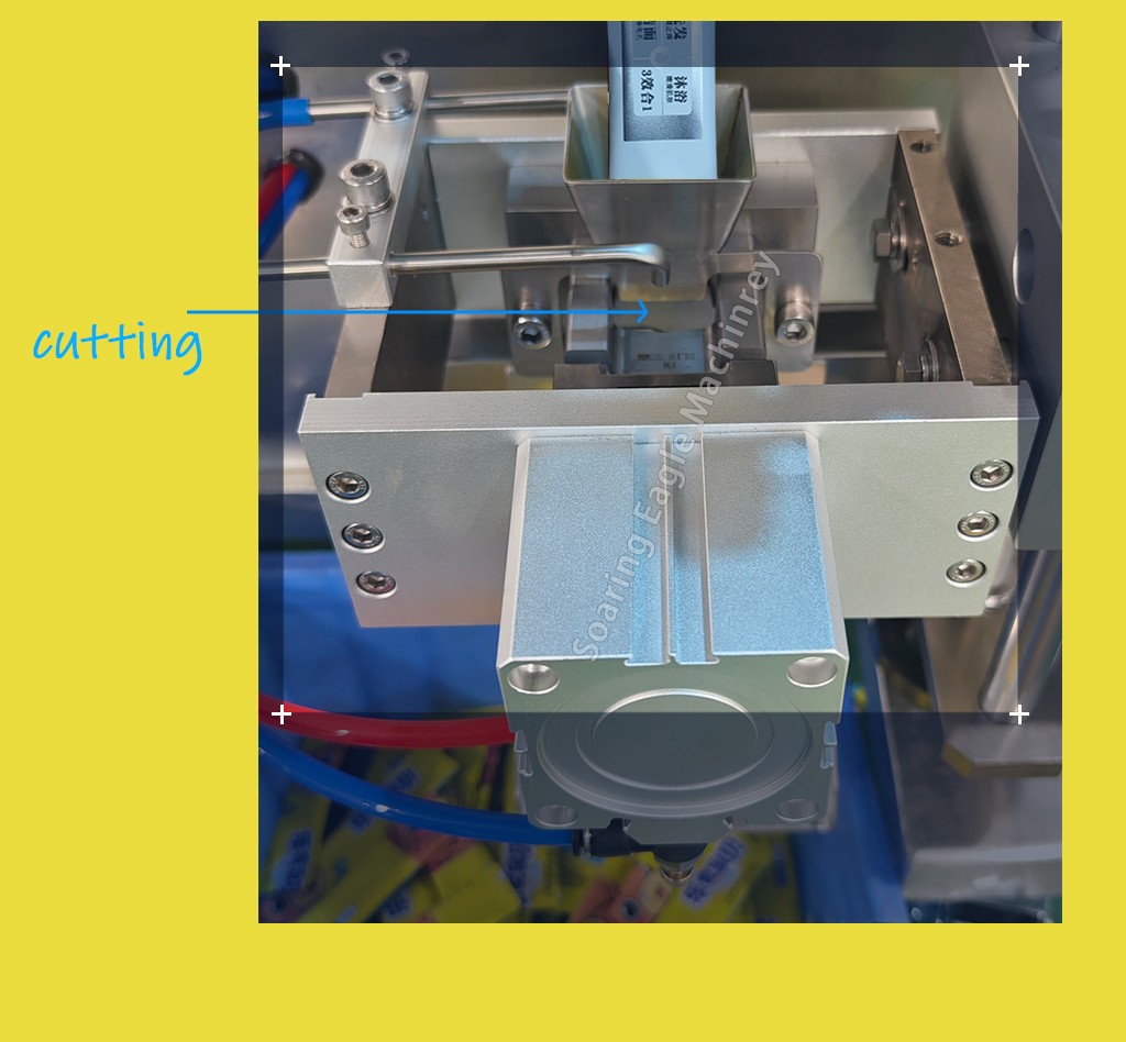 Automatic 5ml 10ml liquid cream sauce shaped back sides sealing round corner sachet packing machine Automatic 5ml 10ml liquid cream sauce shaped back sides sealing round corner sachet packing machine